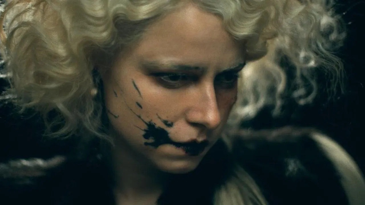 Jessie Buckley como a Noiva em A Noiva! (Reprodução / Warner Bros.)