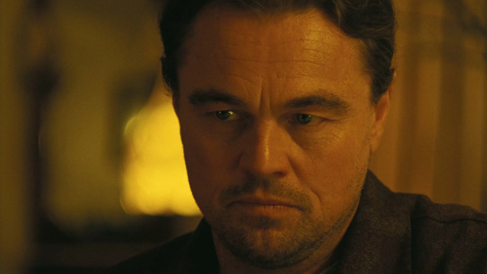 Leonardo DiCaprio como Bob Ferguson em Uma Batalha Após a Outra (Reprodução / Warner Bros.)