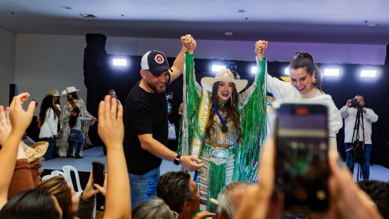 Cirurgiã-dentista Natália Dutra é eleita rainha do Itaquá Rodeio Fest 2025