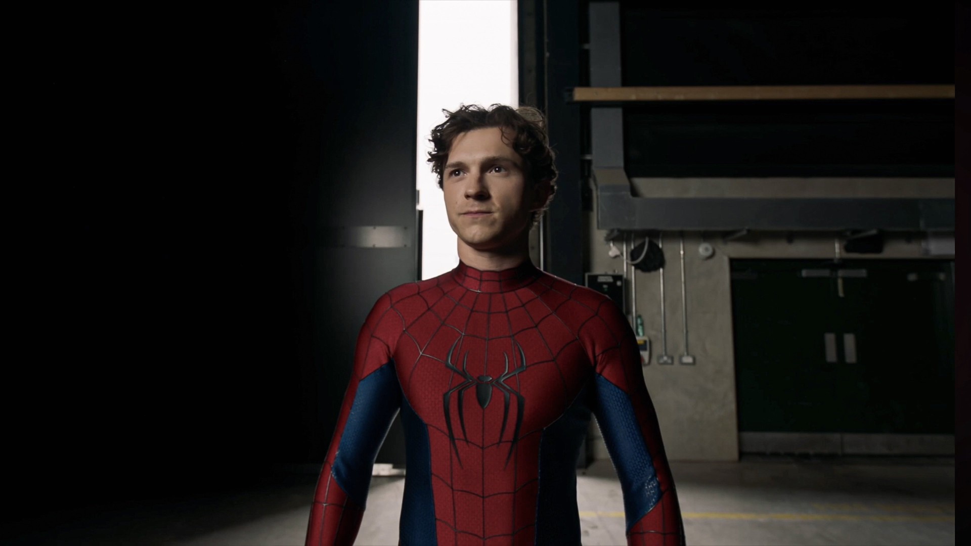 Tom Holland em vídeo de apresentação de Homem-Aranha: Um Novo Dia (Reprodução / Marvel)