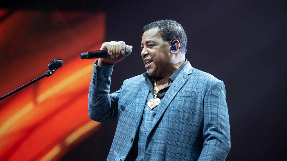 Raça Negra celebra 40 anos de carreira em turnê “Me Leva Junto Com Você”