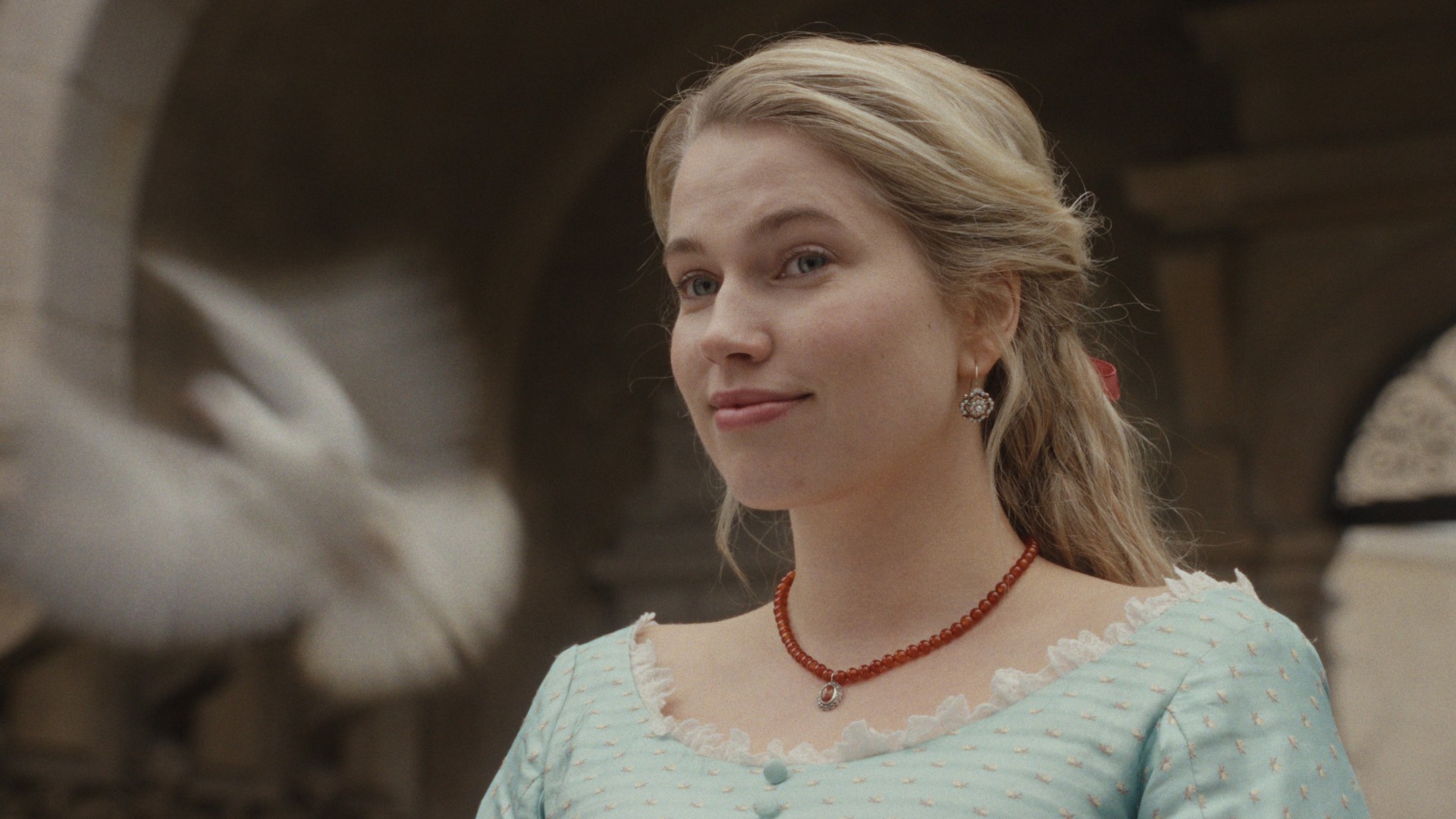 Thea Sofie Loch Næss como Agnes em A Meia-Irmã Feia (Divulgação / Marcel Zyskind)