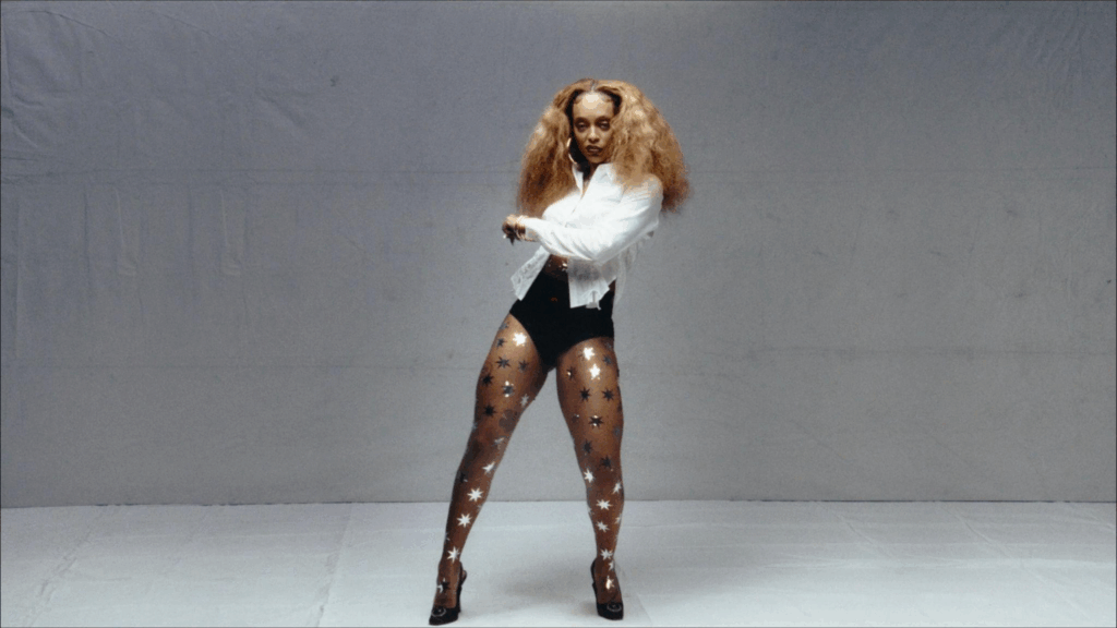 Urias lança o afro-surrealista "Carranca"