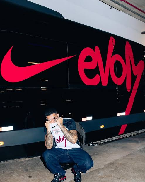 Veigh esgota show de estreia da EVOM Tour em São Paulo