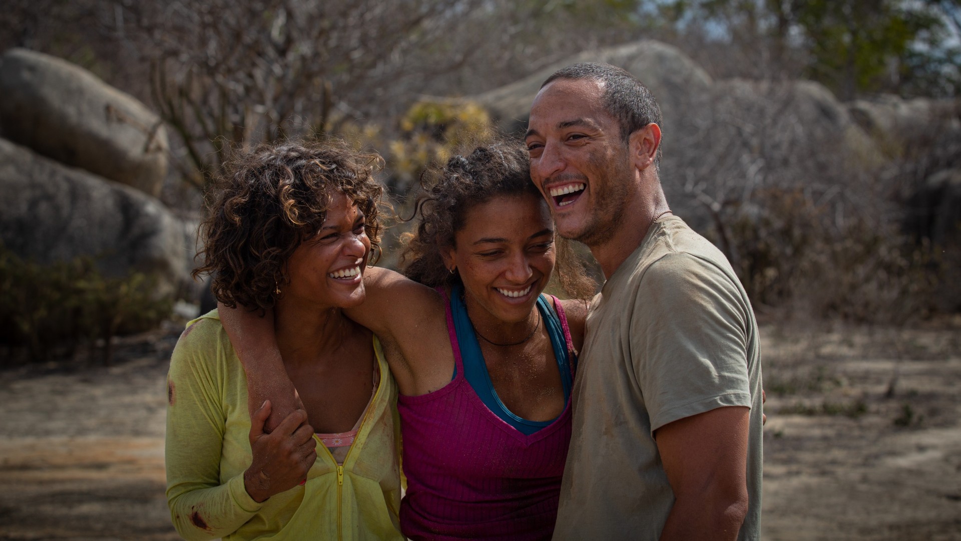 Dilvânia (Thainá Duarte), Ubaldo (Allan Souza Lima) e Dinorah (Alice Carvalho) em Cangaço Novo (Divulgação / Prime Video)