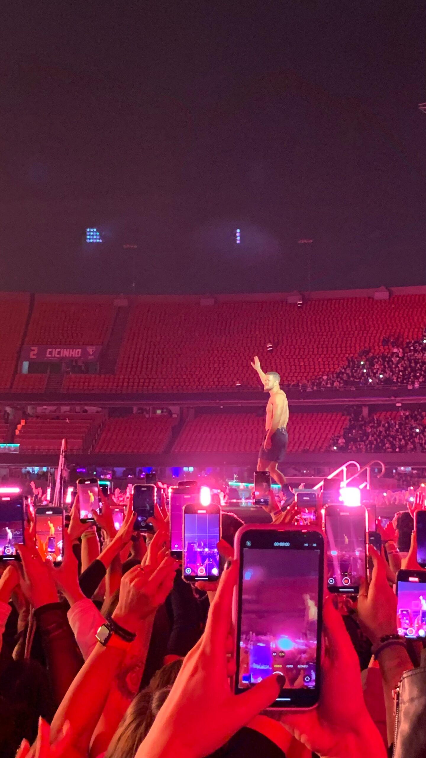 Imagine Dragons anima o público paulista em show lotado no Morumbis