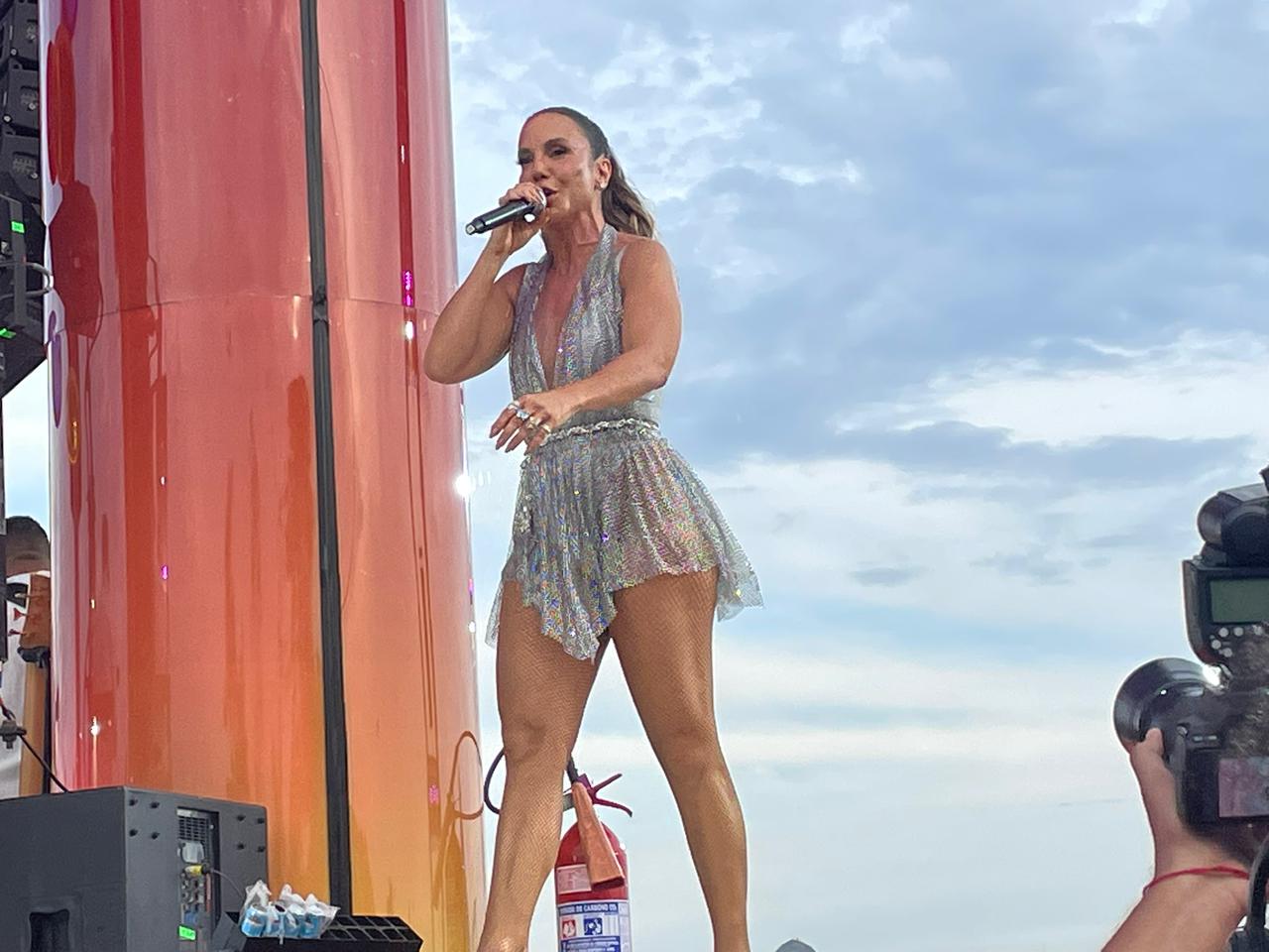 Ivete Sangalo faz o Rio vibrar com “Ivete Clareou”; confira