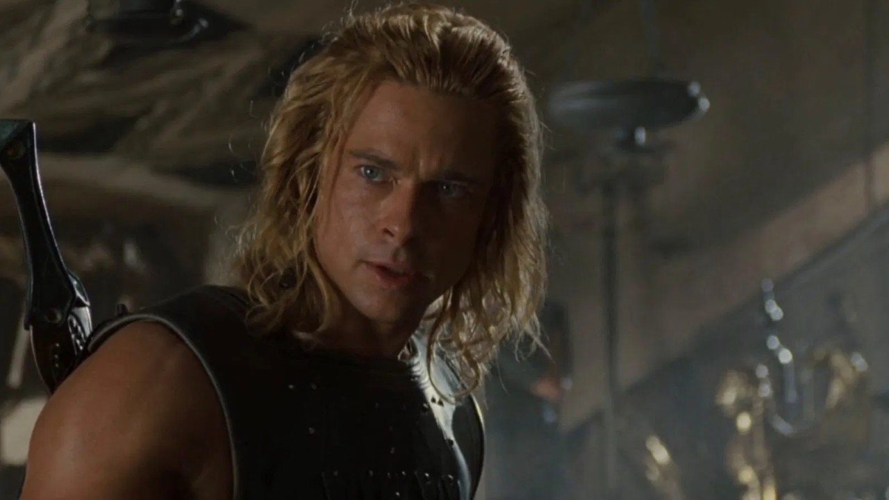 Brad Pitt como Aquiles em Troia (Reprodução / Warner Bros.)