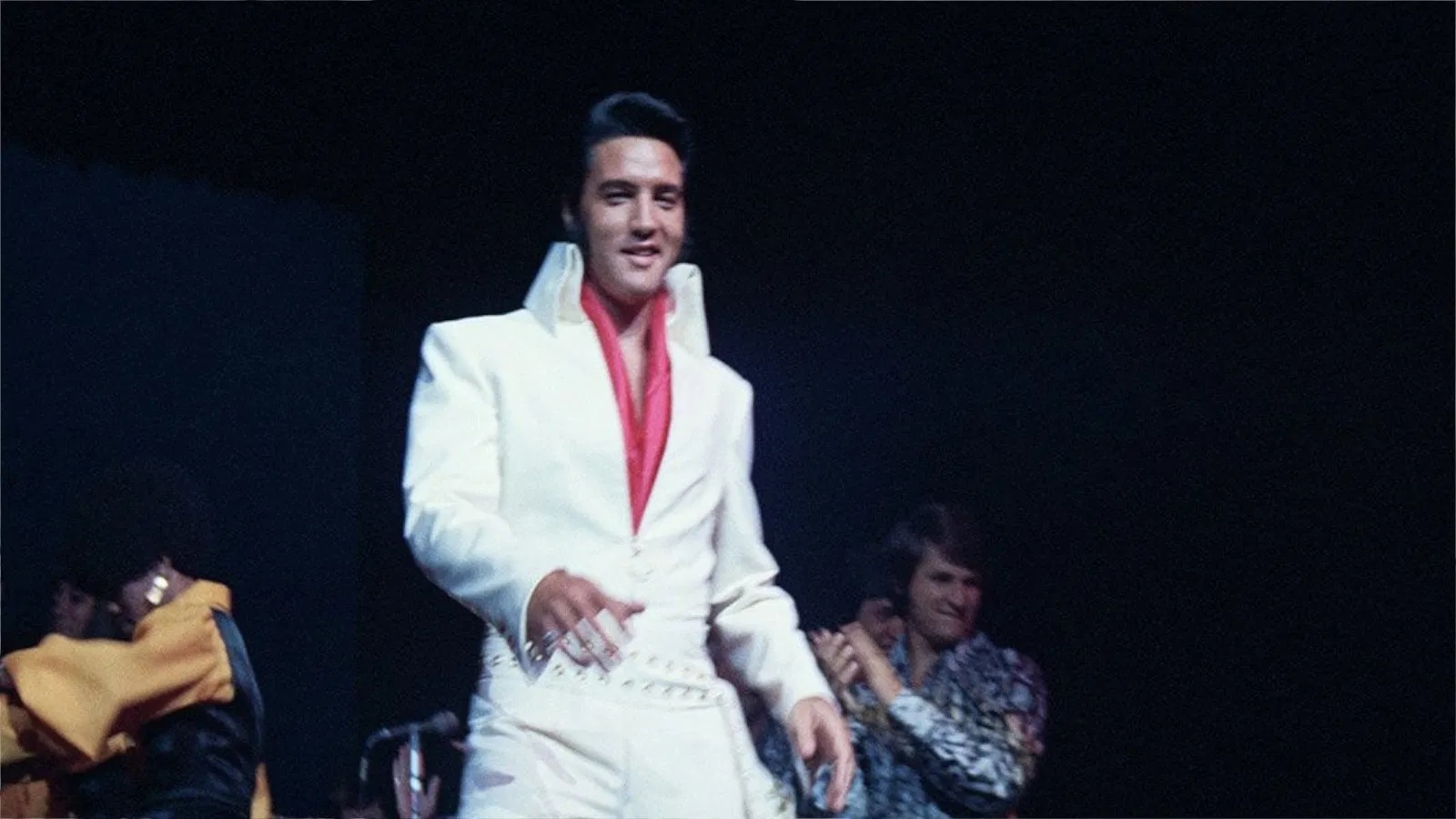 Elvis Presley em EPIC: Elvis Presley in Concert (Reprodução / Universal Pictures)
