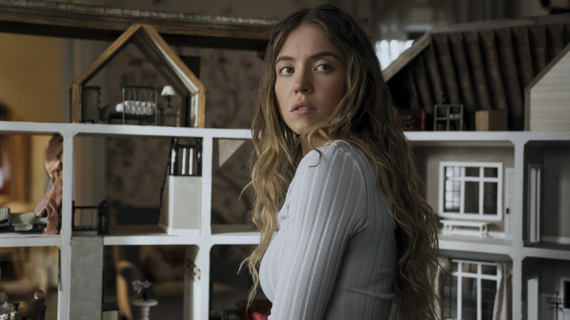 Millie (Sydney Sweeney) em A Empregada (Reprodução / Paris Filmes)
