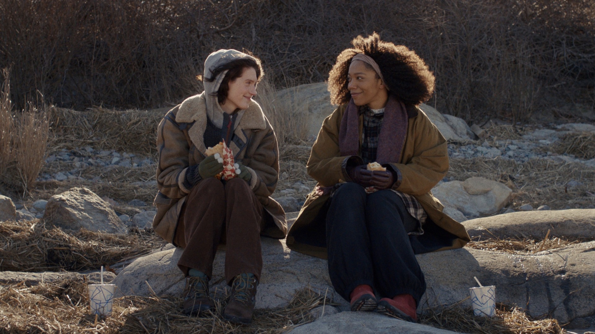 Agnes (Eva Victor) e Lydie Naomi Ackie em Sorry, Baby (Divulgação / Mares Filmes)