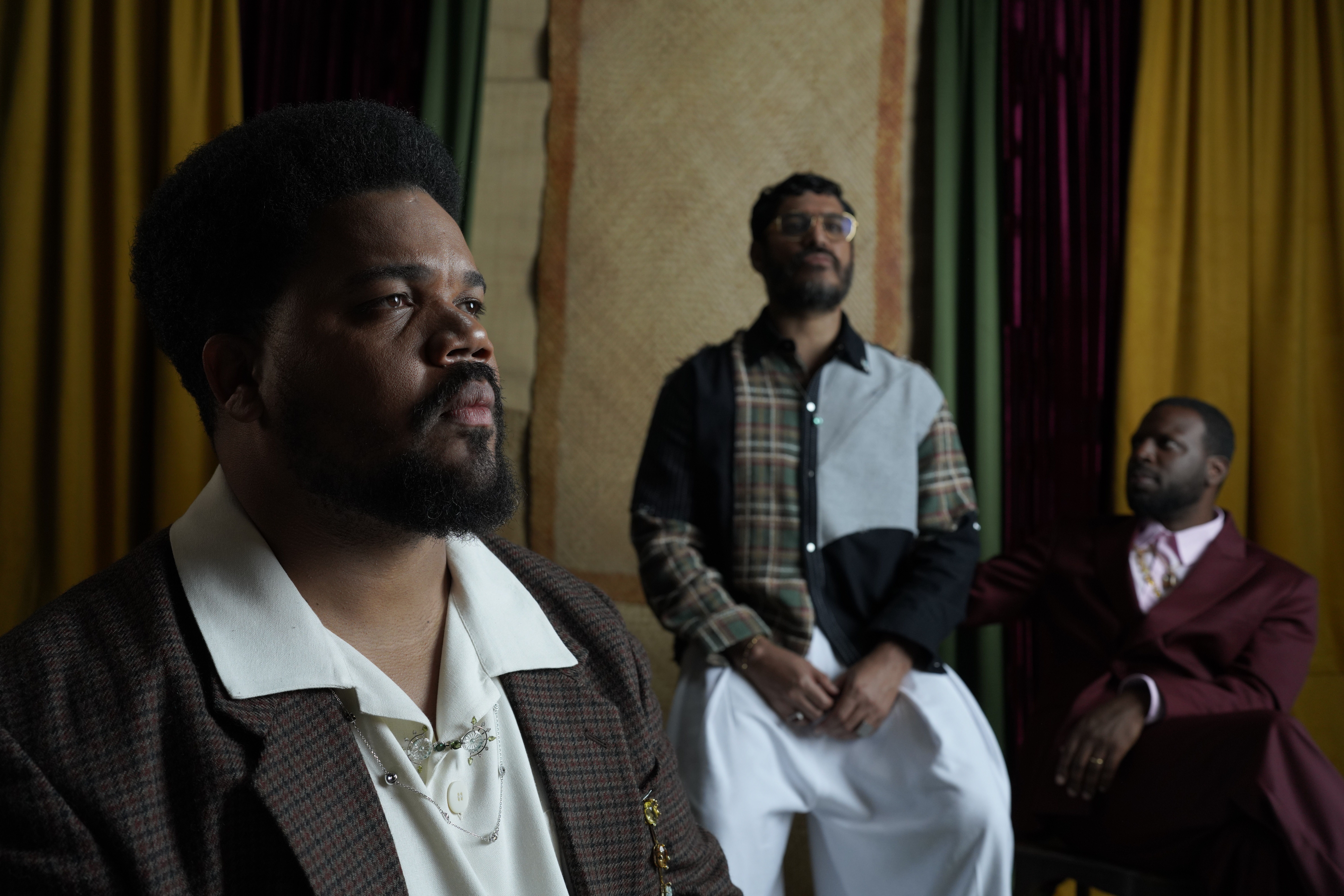 Criolo, Amaro e Dino lançam disco que une Atlântico e identidade