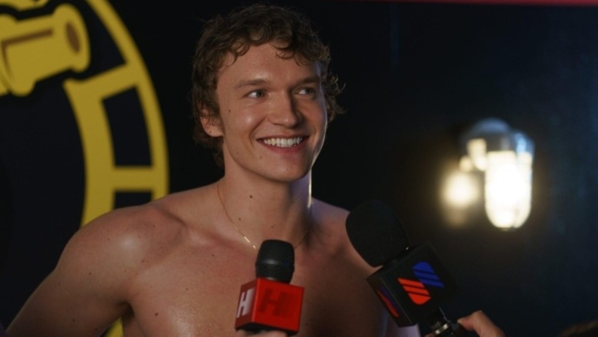 Connor Storrie como Ilya Rozanov em Heated Rivalry (Reprodução/HBO Max)