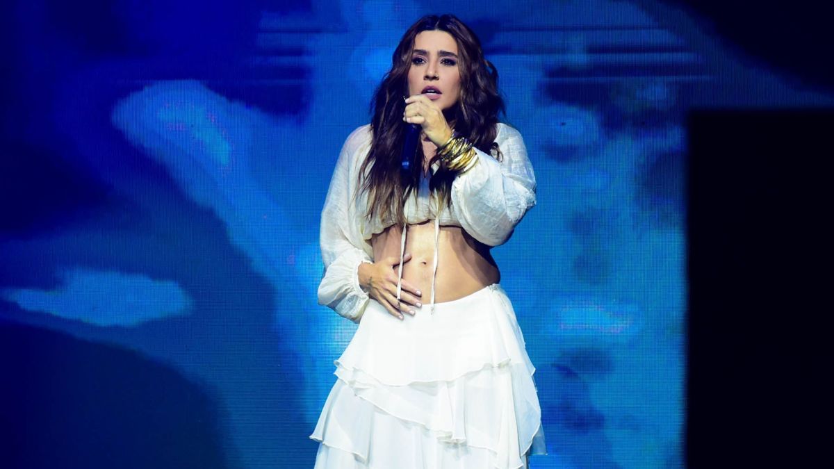 Lauana Prado anuncia gravidez no palco e celebra maternidade solo