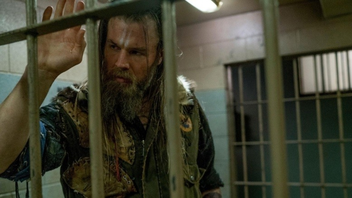 Ryan Hurst como Li'l em Os Forasteiros (Reprodução/IMDb)