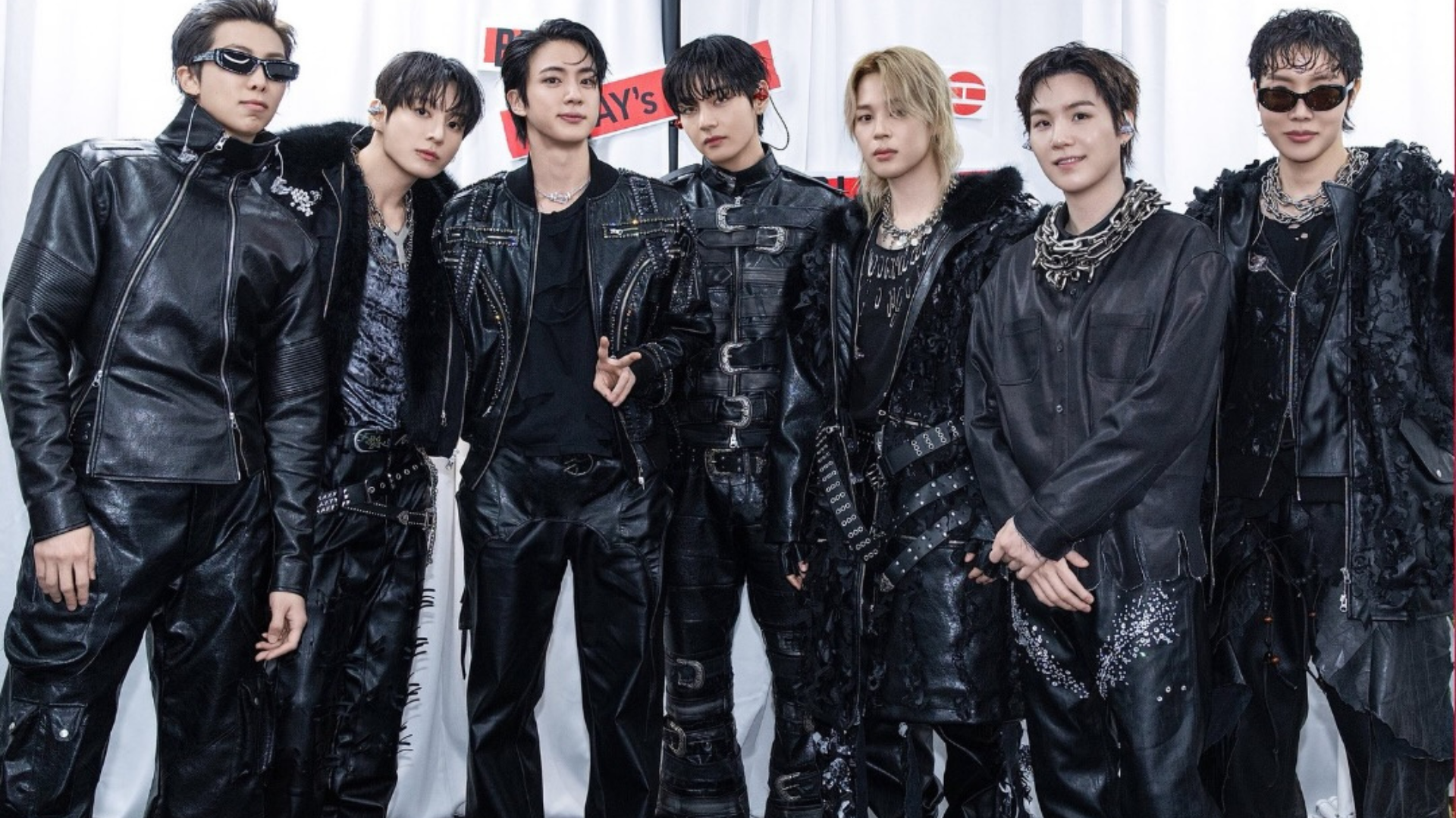 BTS estreia turnê sob chuva e entrega grande show