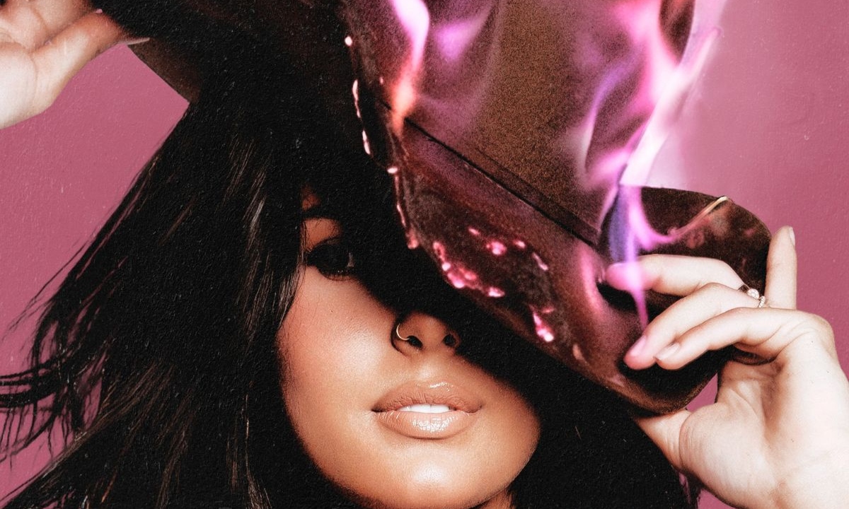 Ana Castela anuncia álbum “Fire Arena” e aposta em fase mais madura da carreira