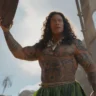 The Rock com Mauwi em cena do live action de Moana