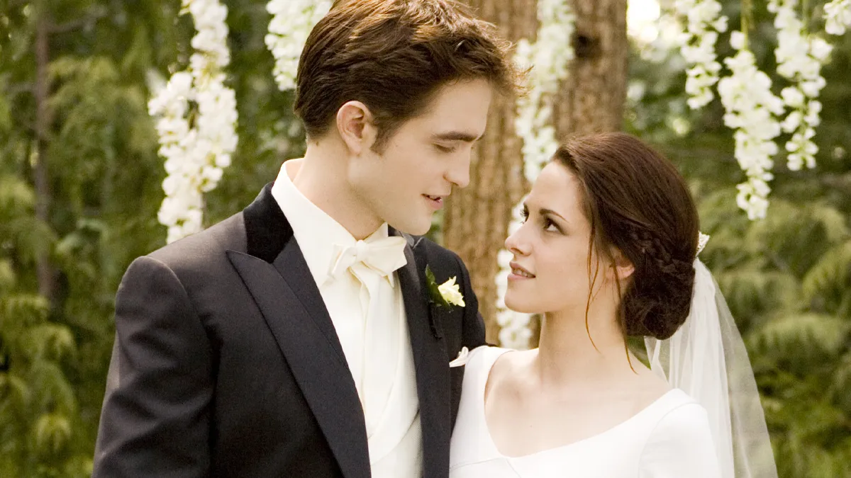 Kristen Stewart, Robert Pattinson em cena de Amanhecer Parte 1